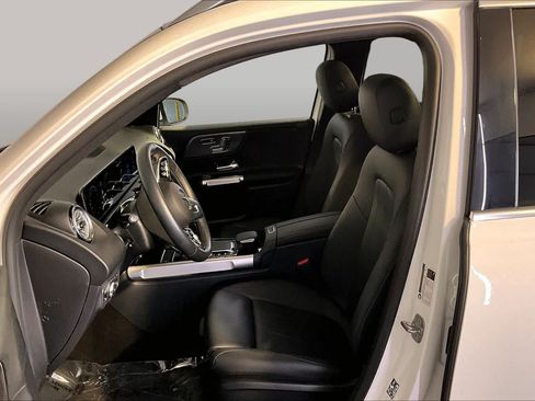 Used 2023 Mercedes-Benz GLB 250 4MATIC image 9