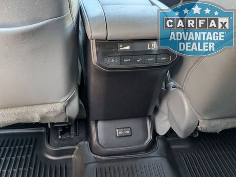 Used 2022 Toyota Highlander XLE AWD/4WD image 19