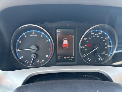 Used 2018 Toyota RAV4 XLE FWD image 9