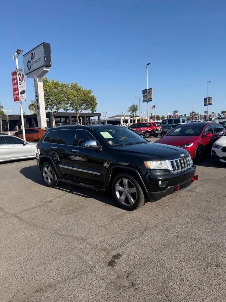 Used 2012 Jeep Grand Cherokee Overland AWD/4WD image 2