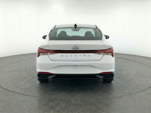 Used 2025 Hyundai Elantra SEL image 7