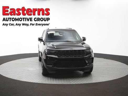 Used 2025 Jeep Grand Cherokee Altitude AWD/4WD image 52