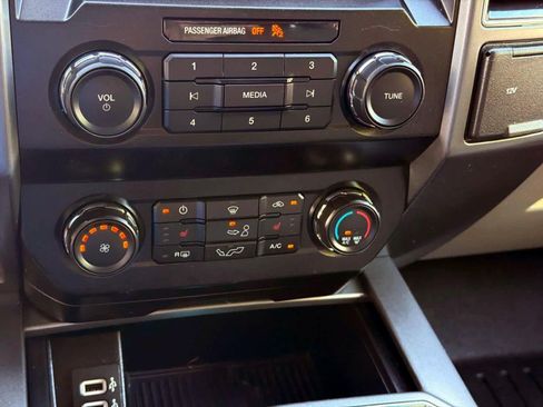 Used 2019 Ford F150 XLT w/ Equipment Group 302A Luxury AWD/4WD image 28