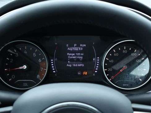 Used 2019 Jeep Compass Latitude FWD image 18