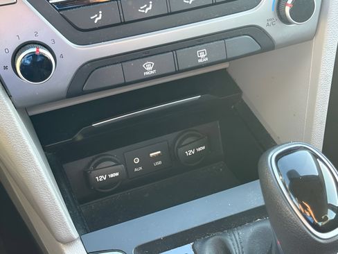 Used 2017 Hyundai Elantra SE FWD image 28