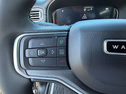 Used 2024 Jeep Wagoneer L Series II AWD/4WD image 31