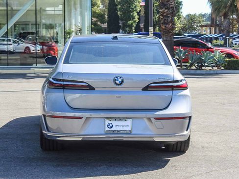 Certified 2025 BMW i7 eDrive50 w/ Premium Package image 5