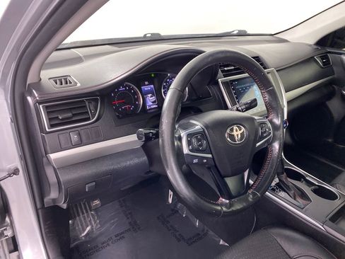 Used 2015 Toyota Camry SE image 11