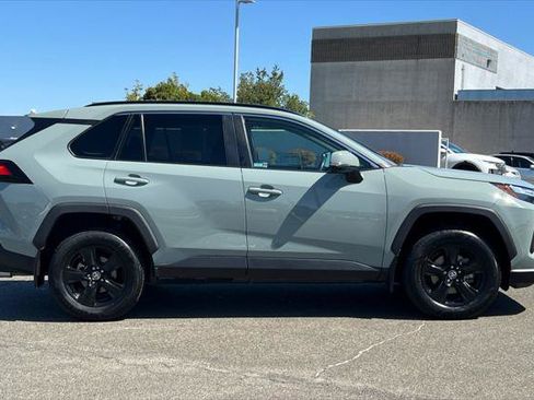 Certified 2022 Toyota RAV4 XLE w/ XLE Grade Weather Package AWD/4WD image 6