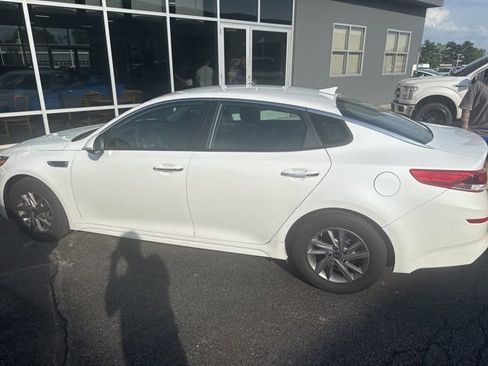 Used 2020 Kia Optima LX image 32