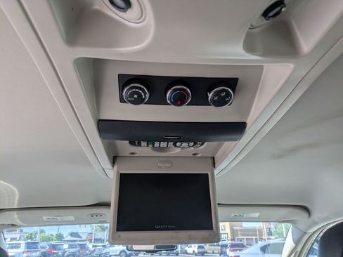 Used 2015 Chrysler Town & Country Touring w/ Driver Convenience Group FWD image 30