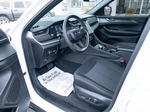 Certified 2025 Jeep Grand Cherokee Laredo X image 14