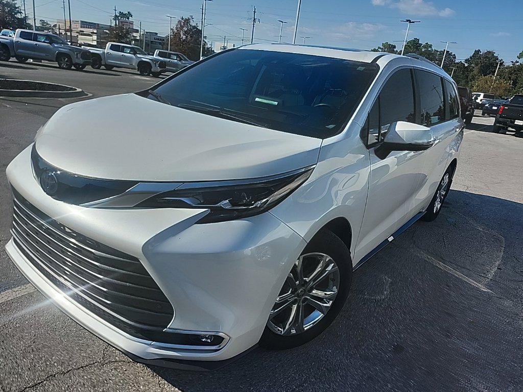 Used 2024 Toyota Sienna Platinum AWD/4WD image 11