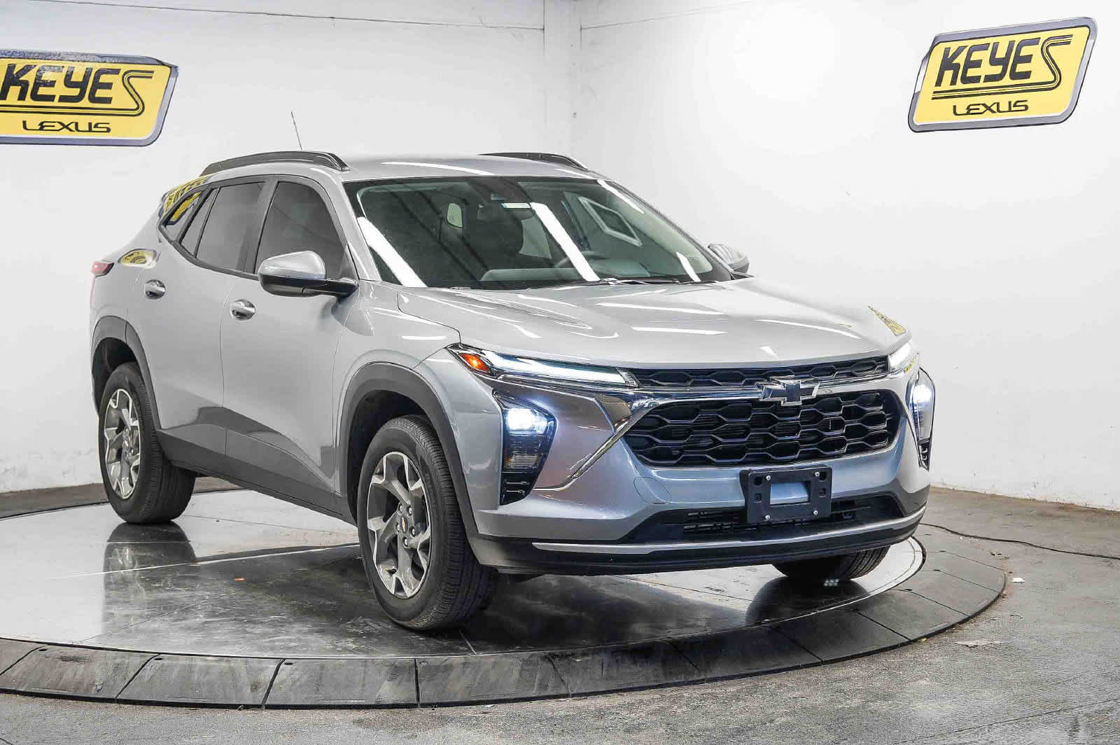 Used 2025 Chevrolet Trax LT FWD image 5