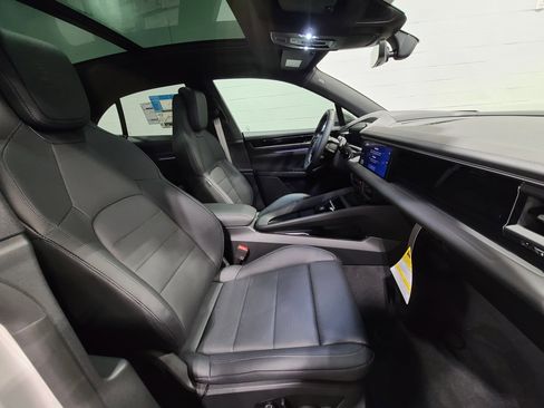 New 2026 Porsche Macan 4 Electric AWD/4WD image 29