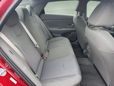 Used 2025 Hyundai Elantra SE image 18