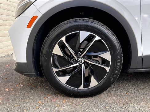 Certified 2022 Volkswagen ID.4 Pro image 7