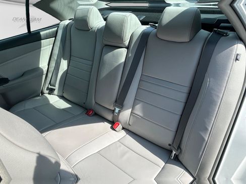 Used 2017 Toyota Camry XLE FWD image 33
