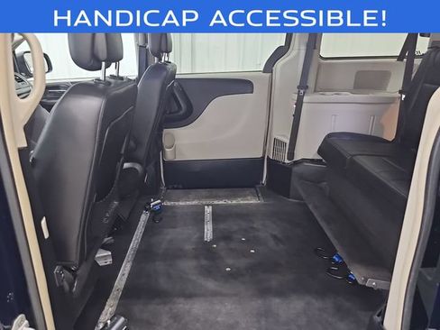 Used 2013 Chrysler Town & Country Touring FWD image 34