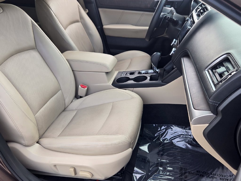 Used 2019 Subaru Outback 2.5i Limited AWD/4WD image 18