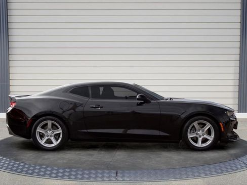 Used 2016 Chevrolet Camaro LT w/ Technology Package image 8
