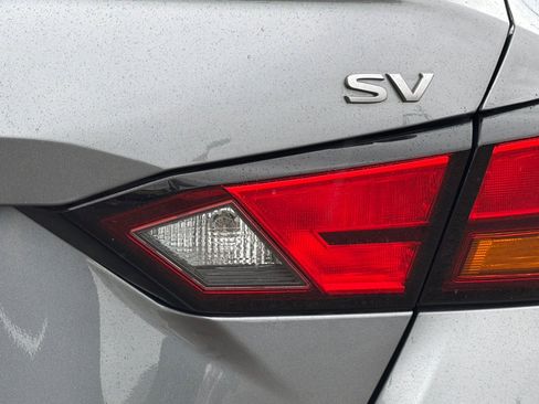 Used 2024 Nissan Altima 2.5 SV FWD image 8