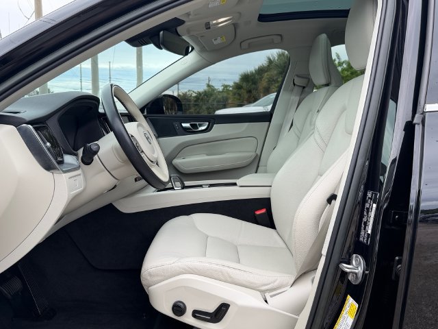 Used 2023 Volvo XC60 B5 Core w/ Climate Package FWD image 10
