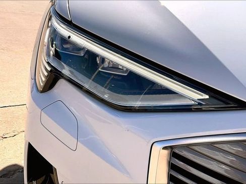 Used 2022 Audi e-tron Premium Plus w/ Premium Plus Package image 31