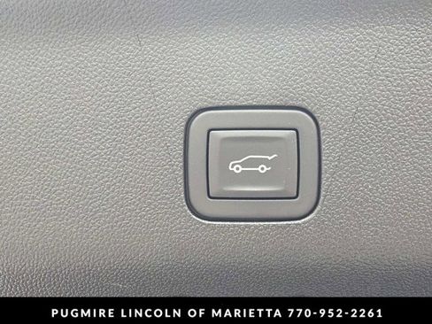 Used 2024 GMC Yukon AT4 w/ AT4 Premium Plus Package AWD/4WD image 19