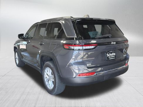 Used 2023 Jeep Grand Cherokee Laredo AWD/4WD image 5