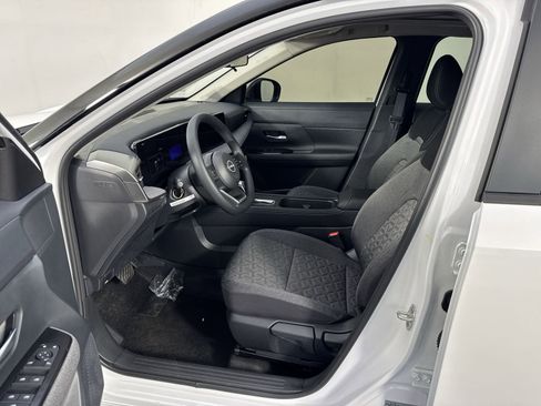 New 2025 Nissan Kicks SV w/ SV Premium Package image 5