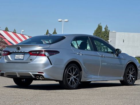 Used 2023 Toyota Camry SE w/ Convenience Package FWD image 2