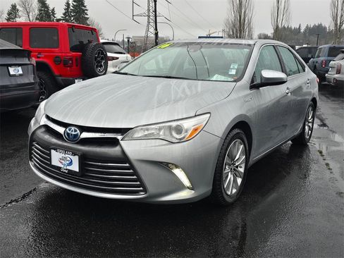 Used 2016 Toyota Camry XLE image 3