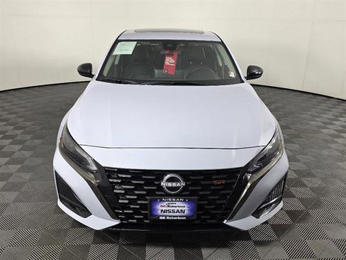 Used 2025 Nissan Altima 2.5 SR w/ SR Premium Package image 10