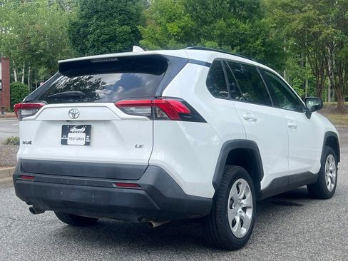 Used 2020 Toyota RAV4 LE FWD image 5