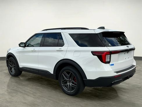 Certified 2025 Ford Explorer ST-Line w/ ST-Line Street Pack image 3