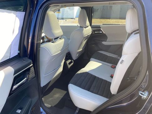 New 2025 Mitsubishi Outlander SE image 25