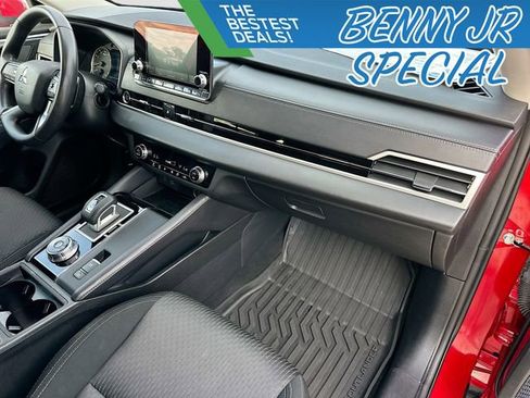 Used 2024 Mitsubishi Outlander ES image 27