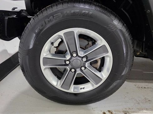 Used 2021 Jeep Wrangler Unlimited Sahara w/ Uconnect 4C Nav & Sound Group AWD/4WD image 9
