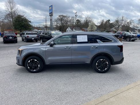 Used 2024 Kia Sorento S image 47