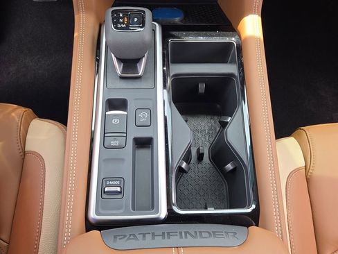 New 2026 Nissan Pathfinder Platinum FWD image 19
