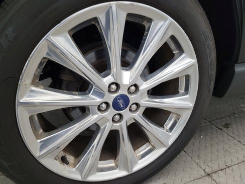 Used 2018 Ford Edge Titanium w/ Equipment Group 302A AWD/4WD image 31
