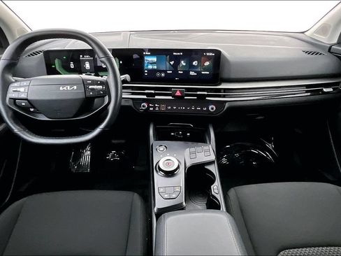 Used 2026 Kia Sportage LX FWD image 18