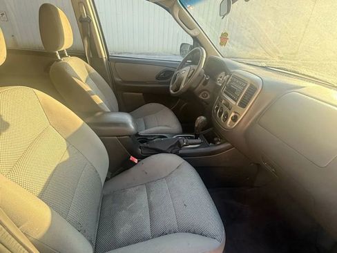 Used 2005 Ford Escape XLT image 12