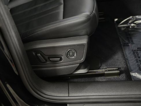 Certified 2025 Audi Q5 Premium Plus image 15