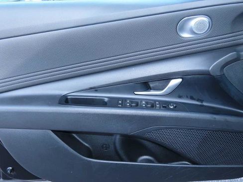 Used 2024 Hyundai Elantra Limited image 16