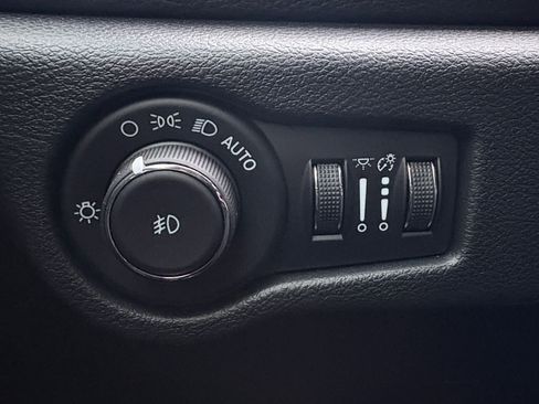 New 2026 Chrysler Pacifica Select FWD image 2