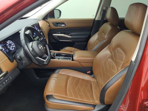 Used 2022 Nissan Pathfinder Platinum w/ Cargo Package FWD image 17