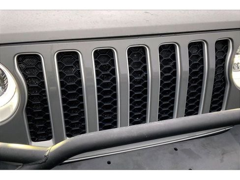 Used 2020 Jeep Gladiator Overland w/ Popular Equipment Package image 31