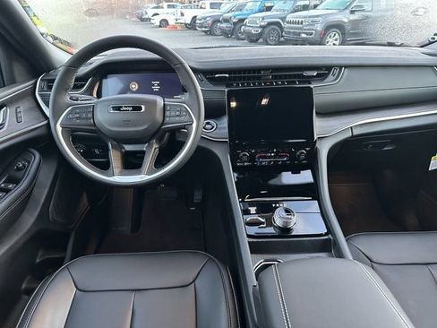 New 2025 Jeep Grand Cherokee Limited image 24